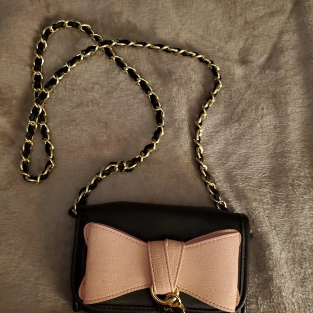 Betsy Johnson pink bow bag with chain strap